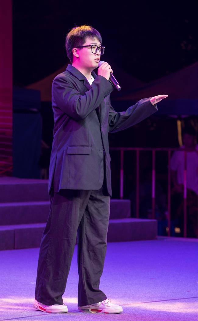 杨佳彬.jpg 杨佳彬.jpg